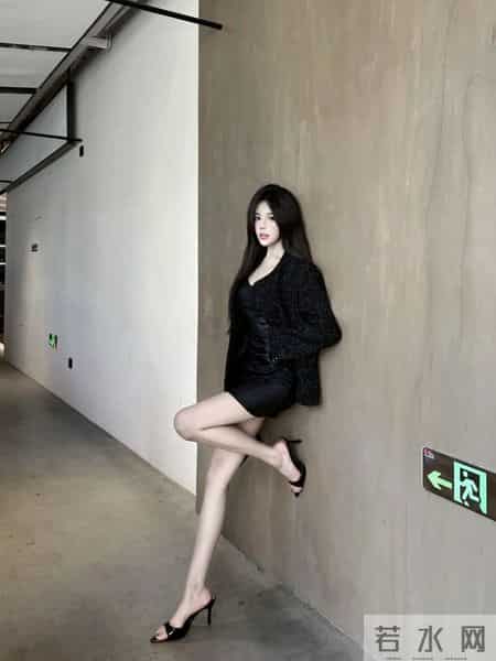 谁懂啊！妹妹这套黑色闪钻穿搭甜到犯规！！