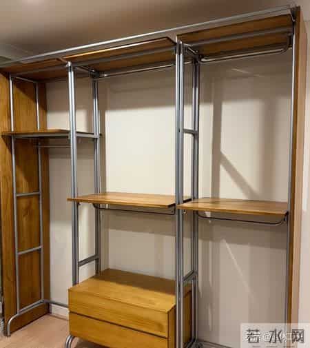 我家砌墙金属衣柜塌了！结果看到网友们的新做法，赶紧砸了重新装