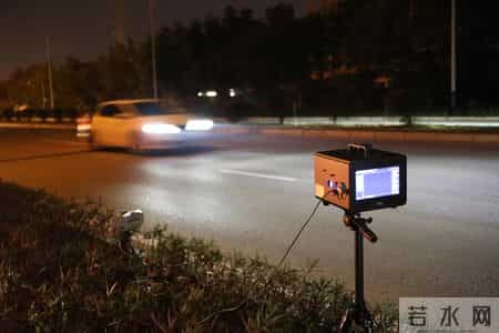 昨晚官塘大道多车超速被罚，交警夜间测速仪上线！