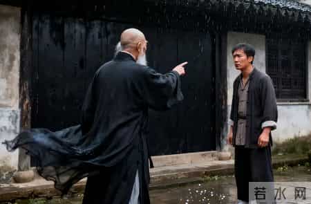 一个木匠来村讨水喝，他走时却低语道：你家十五天内有血光之灾