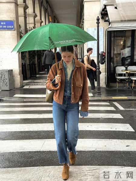 不得不说，法国女人才是最会穿的，不管是20还是80岁美的松弛优雅