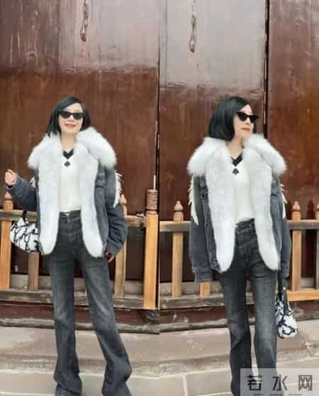 这位55岁成都妈妈太会穿，她的皮靴、球鞋搭配，一套比一套时髦