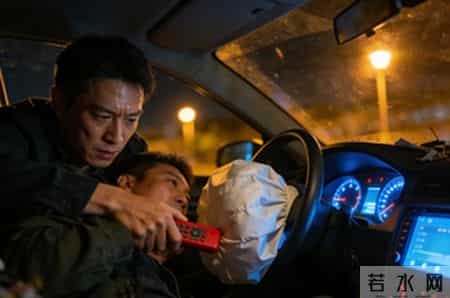 新婚当晚老婆不让我碰，我一怒之下回了消防队，她发来消息：看看结婚证上我的名字