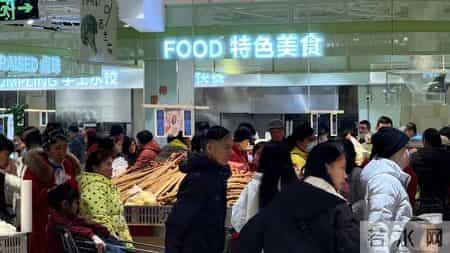 开业了！南宁广百家超市亭洪路店，人多得路边都停不下电动车了！