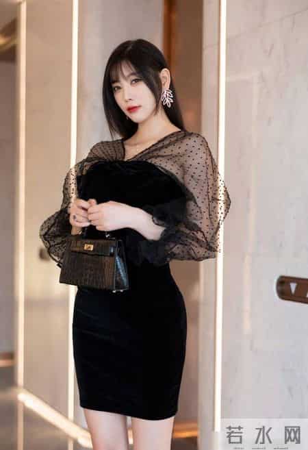 黑色丝绒连衣裙，自带高级显瘦的效果，让你韵味十足