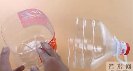 大油桶别扔了，剪一刀放在卫生间，全家人都要抢着用，太棒了！