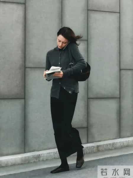 毛衣+半裙，越松弛越高级！