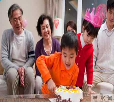 过年我给孙子 5000，给外孙 500；我住院，女儿伺候，儿子不见人影