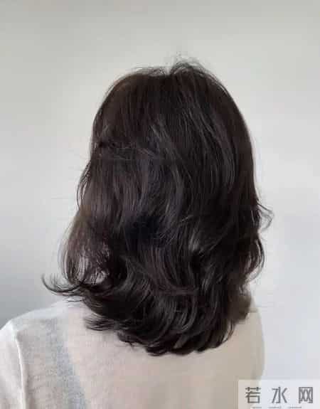 2026年最火“慵懒羊毛卷”！显脸小还减龄，手残党也能轻松打理