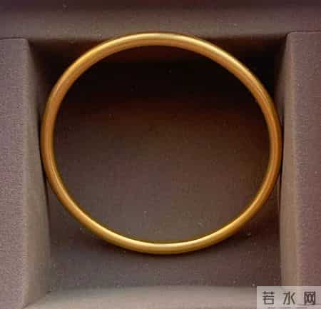 戴也罢，不戴也好，尽量藏好你的金手镯。