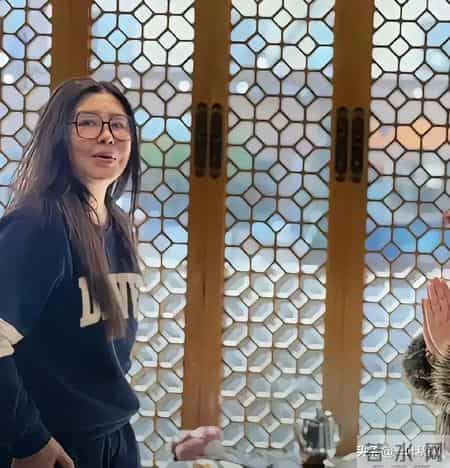 天哪，竟然是她，我的女神，不说名字，认不出来，完全认不出来呀