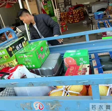 女子嫁云南果商，吃车厘子得给钱，偷拉一车水果回娘家，婆婆炸了