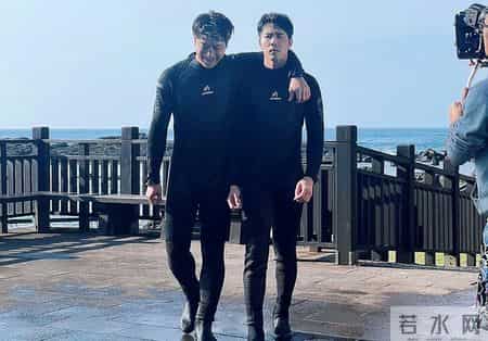 他忘不掉初恋，却爱上了两个女人，如今45岁仍未婚