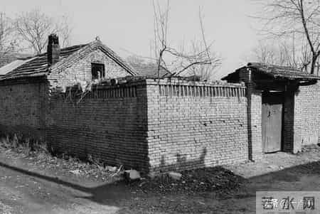 继父入赘我家，母亲跟人私奔，18年后带男人回家，我-该走的是你