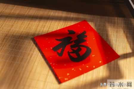 那年春节，一年不来往的小姑送来35元，她转身就走，母亲追了出去