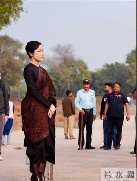 诗妮娜新造型美翻了，穿沙丽360度无死角，印度风体验卡风情万种