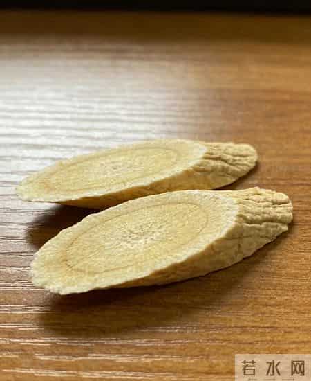 别再瞎泡养生茶！黄芪+丹参+山楂"三通茶"，中老年人喝对少遭罪