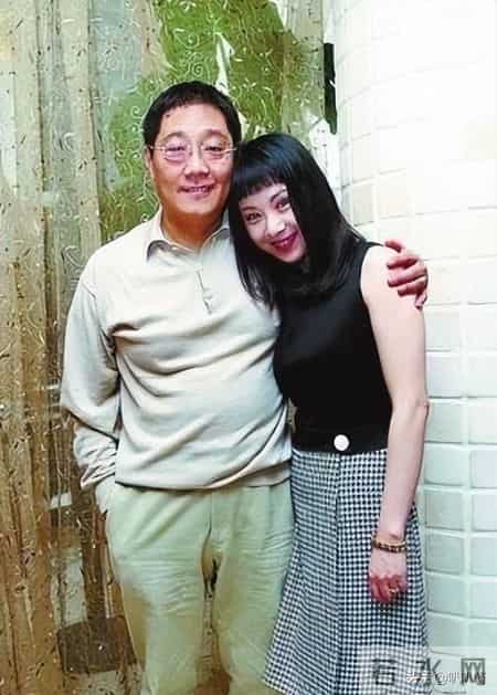 结婚23年她的内衣都是丈夫洗，在丈夫入狱后，她为夫还债三千万