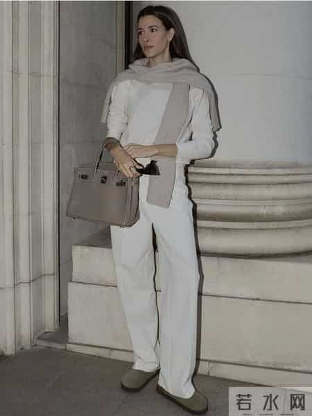 “阔腿裤+勃肯鞋”竟是冬天最流行组合，松弛又减龄