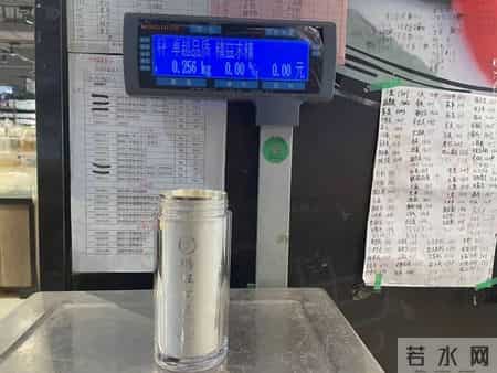 价格暴涨！女子3年前买钻戒送的赠品，如今“身价”比钻戒还高，你家可能也有