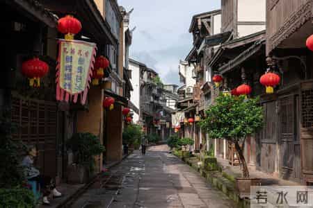 别再挤宽窄巷子！2元公交喝到宋朝老茶！青砖灰瓦里藏着千年人间烟火