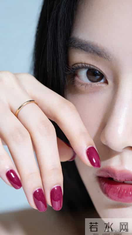 清透妆造+金戒指，这是不是你想要的纯欲感？