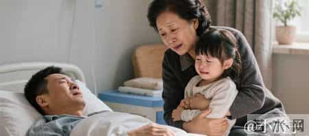 婆婆嫌我生女儿，逼老公和我离婚，2年后前夫瘫痪在床