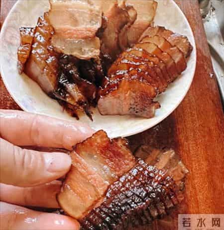 腊八过后,这菜提前做好,一次做20斤放冰箱,蒸一蒸上桌,特省事