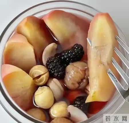 苹果加这两样煮水喝,沾床就睡!连打雷都叫不醒