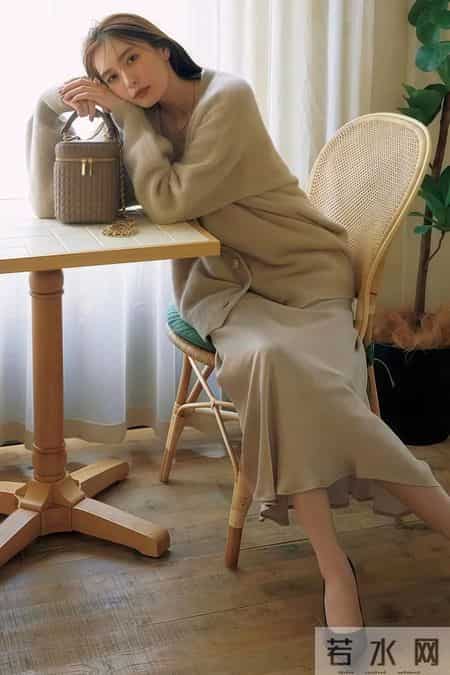 毛衣+半裙，越松弛越高级！