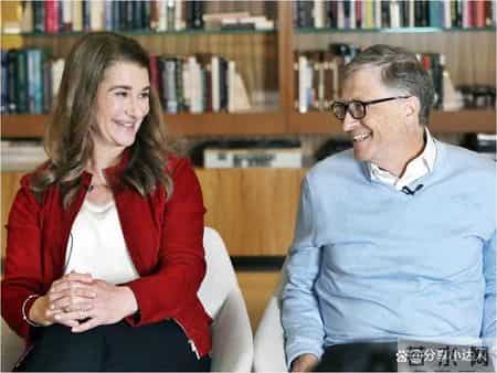 回顾：与小12岁男友甜蜜牵手，比尔盖茨前妻的 LV 老花穿搭，竟被嘲 “土豪感” 拉满