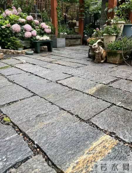 院子里的石材，越简单，越有韵味