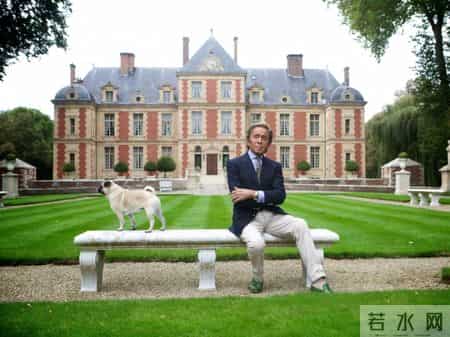 瓦伦蒂诺留下了166亿的遗产，从长期伴侣到男模，都有份