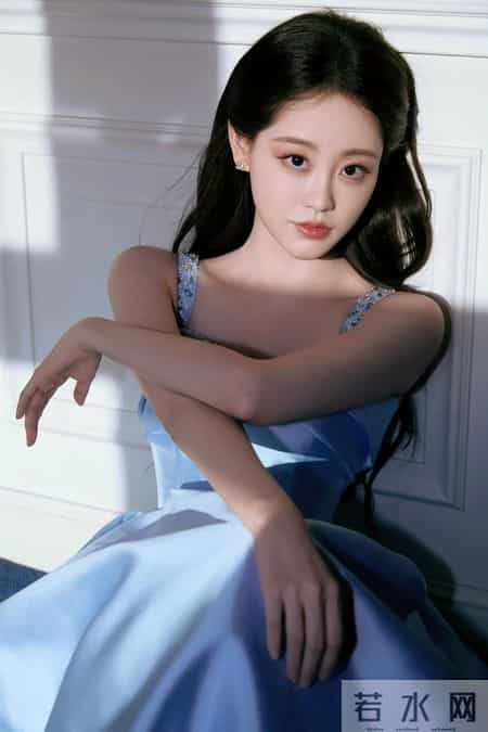 脚神祝绪丹美脚丫配银色一字带高跟鞋绝了