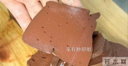 市场上的“假猪血”，是用什么做出来的？怎么才能一眼辨出真假？