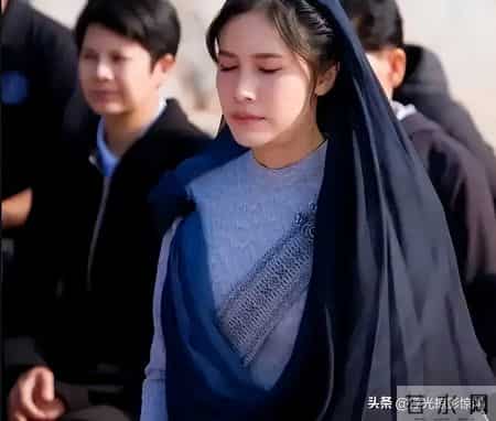 诗妮娜贵妃印度之行结束，4天换了5套造型，41岁生日复出试水成功