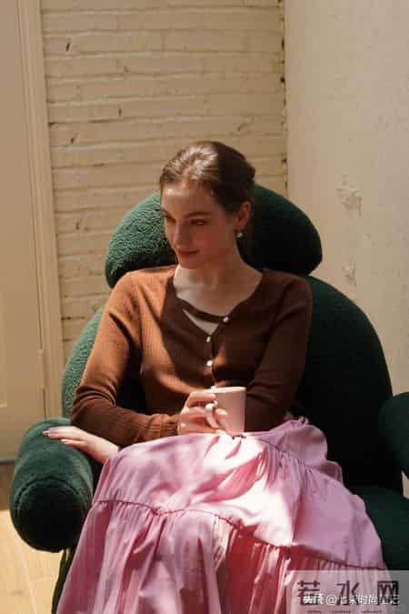 冬末初春可以试试这个绝美配色,时髦又减龄