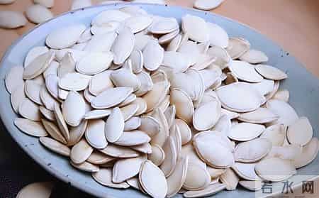 研究发现常吃南瓜子，前列腺增生、尿频、全因死亡率, 比同龄人低