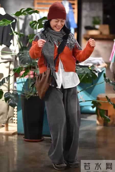 这才是60岁该有的打扮:衣不穿紧,色不过三,美得优雅又高级