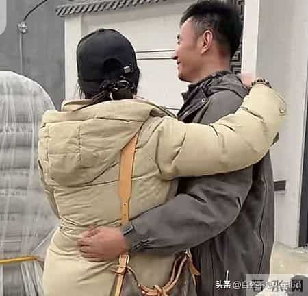 天啊！厉怀远这个举动，网友们隔着屏幕都能感觉到他满满的情感。