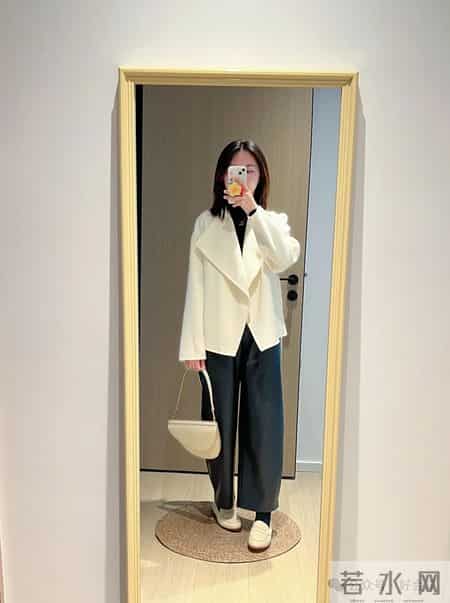 这才是中年女人该有的秋冬打扮：外套+阔腿裤半裙，优雅舒适时髦