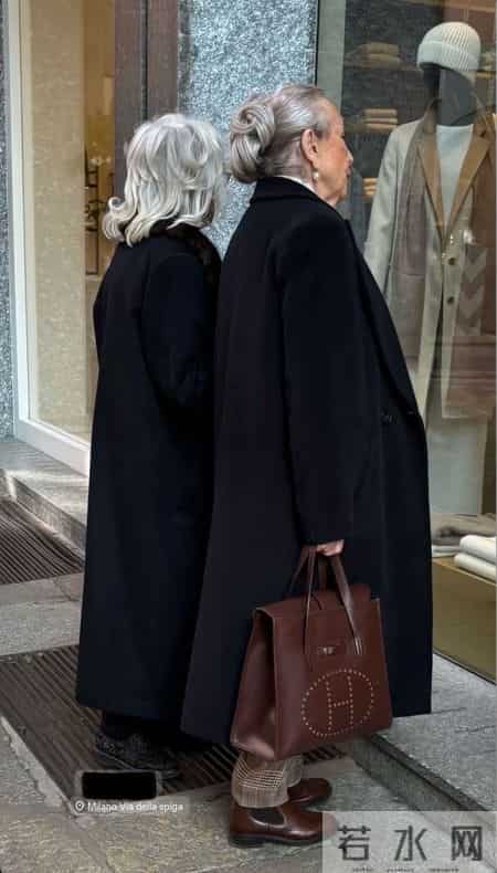 不得不说，法国女人才是最会穿的，不管是20还是80岁美的松弛优雅