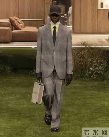 Louis Vuitton:旅行的意义,是将栖所随身携带