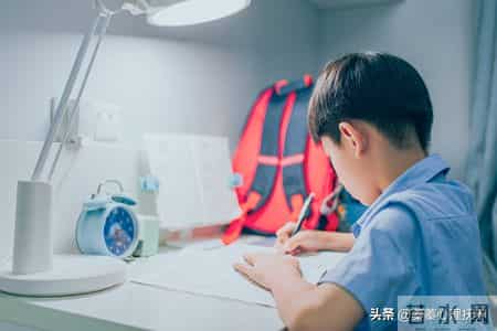 “毁掉”孩子的一双眼睛要多久？一个寒假就够了！3个动作不要做