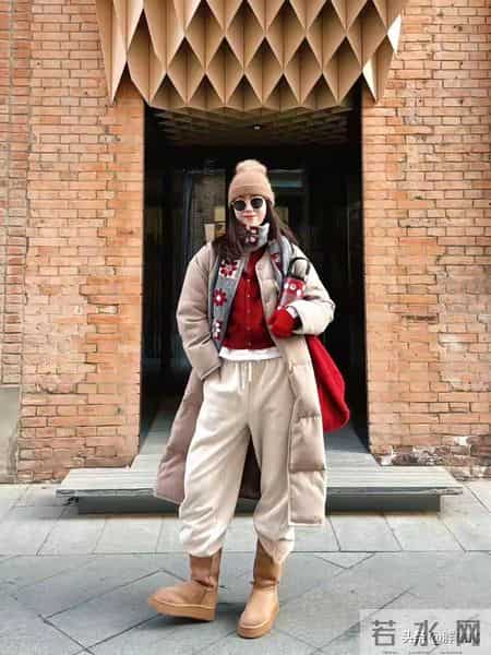 秋冬穿搭想摆脱沉闷？可以试试那种亮色系叠穿！