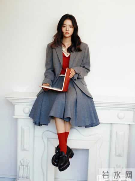 冬日超火的一组配色：灰+红，好看显高级！