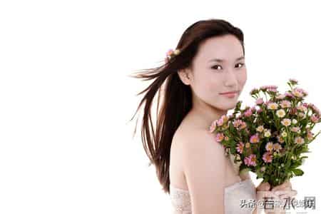 女生接吻必闭眼？心理学家揭秘：不是害羞，是身体在说“我爱你”