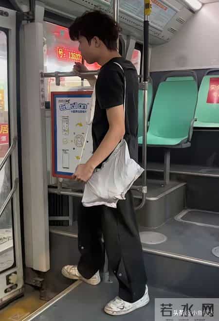 “极简风”之下，奶茶袋都弱爆了，看看这些网友为了省钱有多离谱