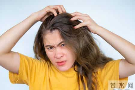 有一名女子用硫磺皂洗头，坚持半年后，头皮出现了这6个变化