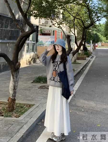 新年内搭就穿「毛衣+半裙」 ,聚会吃漂亮饭赢麻了!